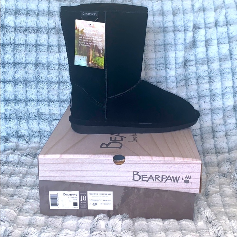 BEARPAW NWT’S Eva Short Boots